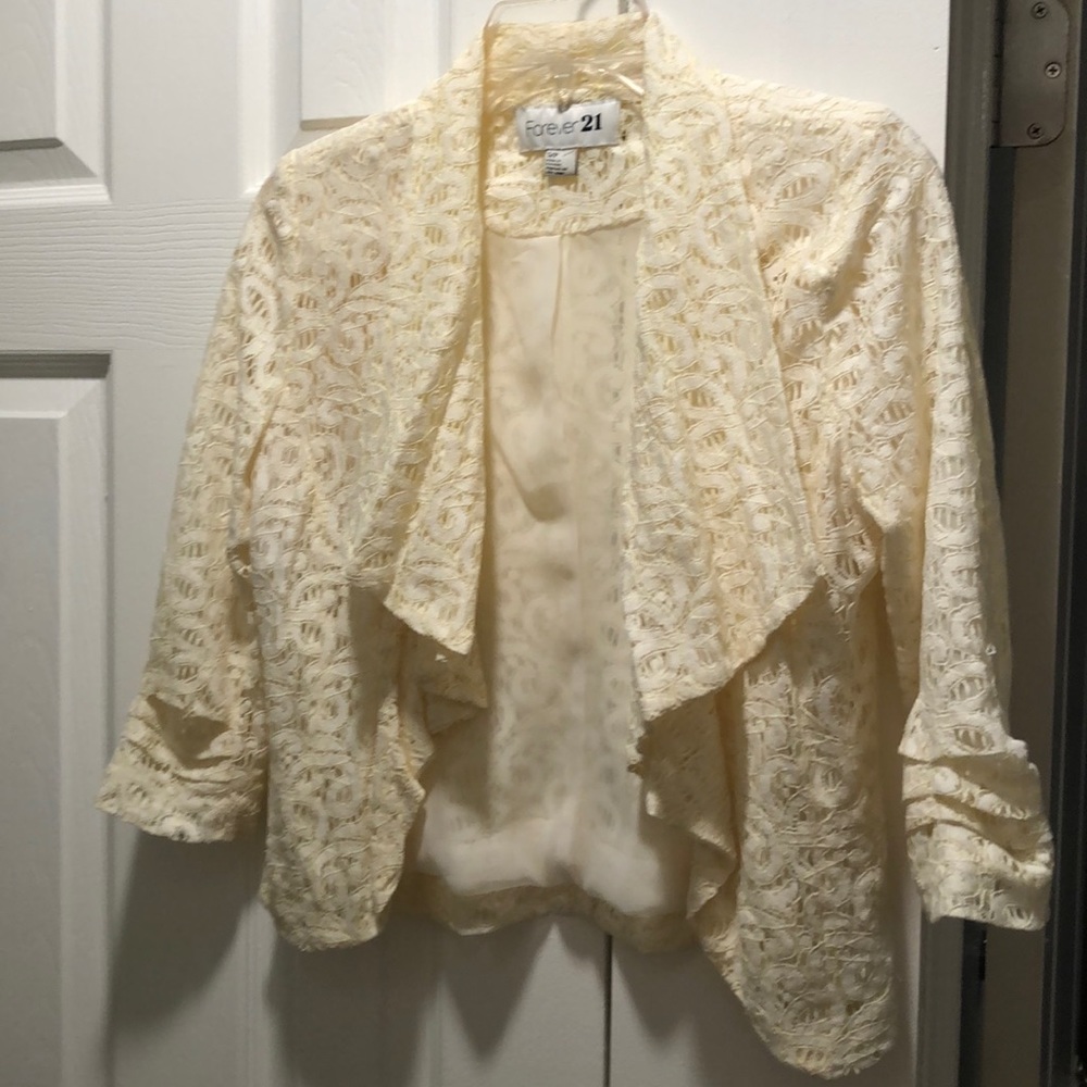 NWOT-Forever 21 Cream Lace 3/4 Sleeve Drapey Crop